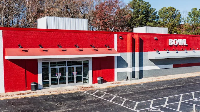 A storefront with new glass installed by a commercial glass company in Raleigh, NC.